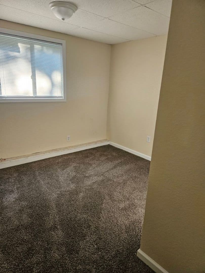 Farmington Apartment: 2, 8 & 10 S. Fleming St