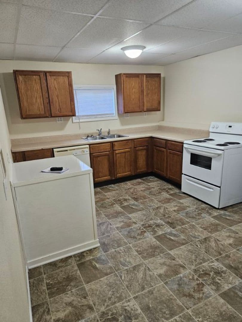 Farmington Apartment: 2, 8 & 10 S. Fleming St