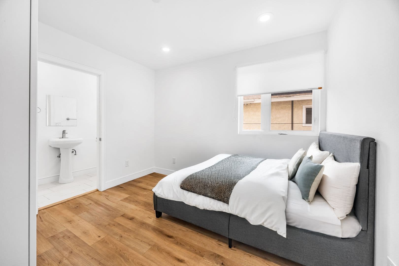 Los Angeles Apartment: 1543 W. 37th Pl