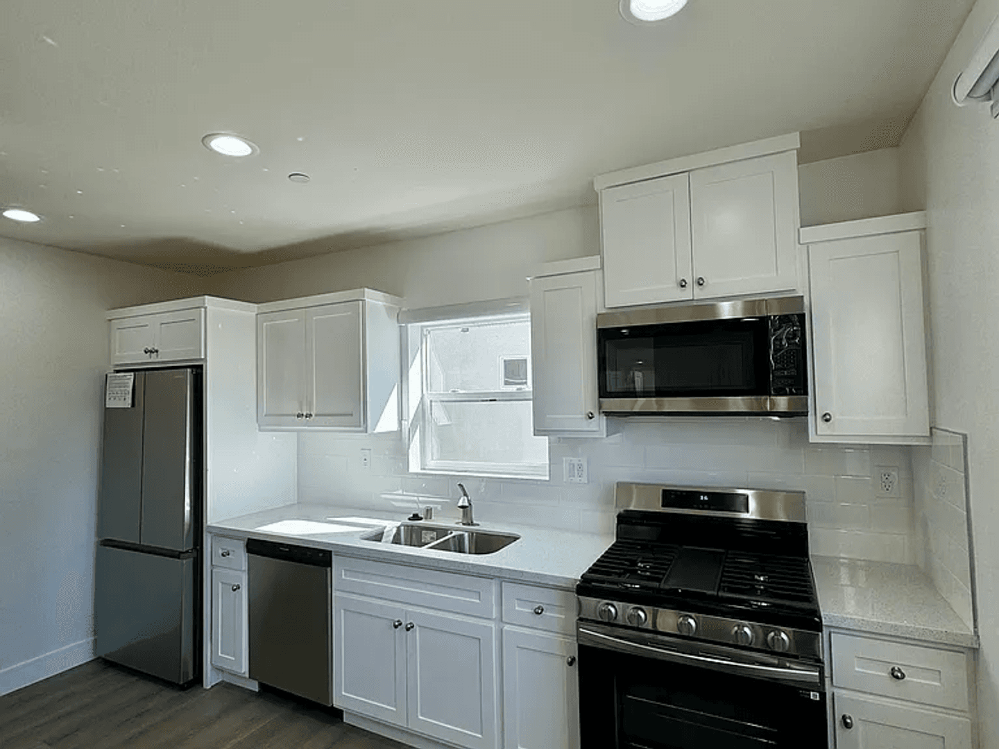 Los Angeles Apartment: 1269 W 36th St.