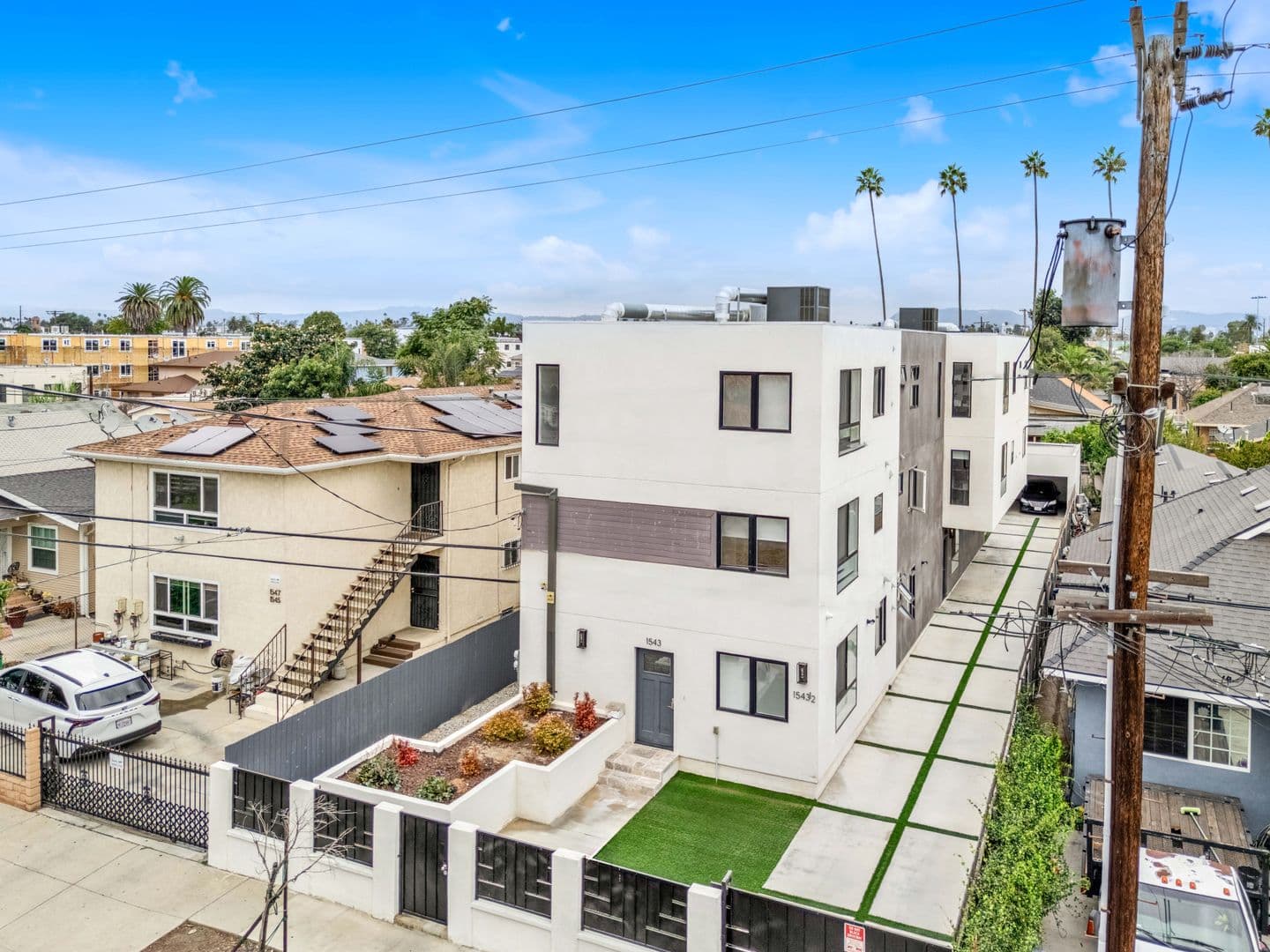 Los Angeles Apartment: 1543 W. 37th Pl