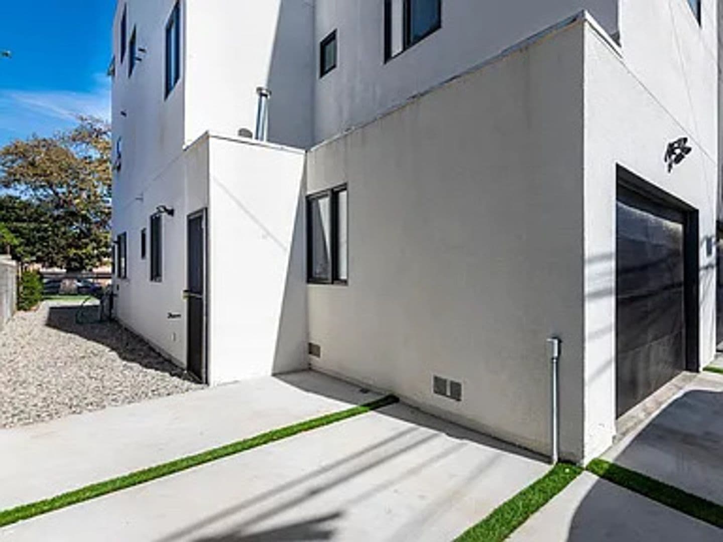Los Angeles Apartment: 1458 W 37th Pl