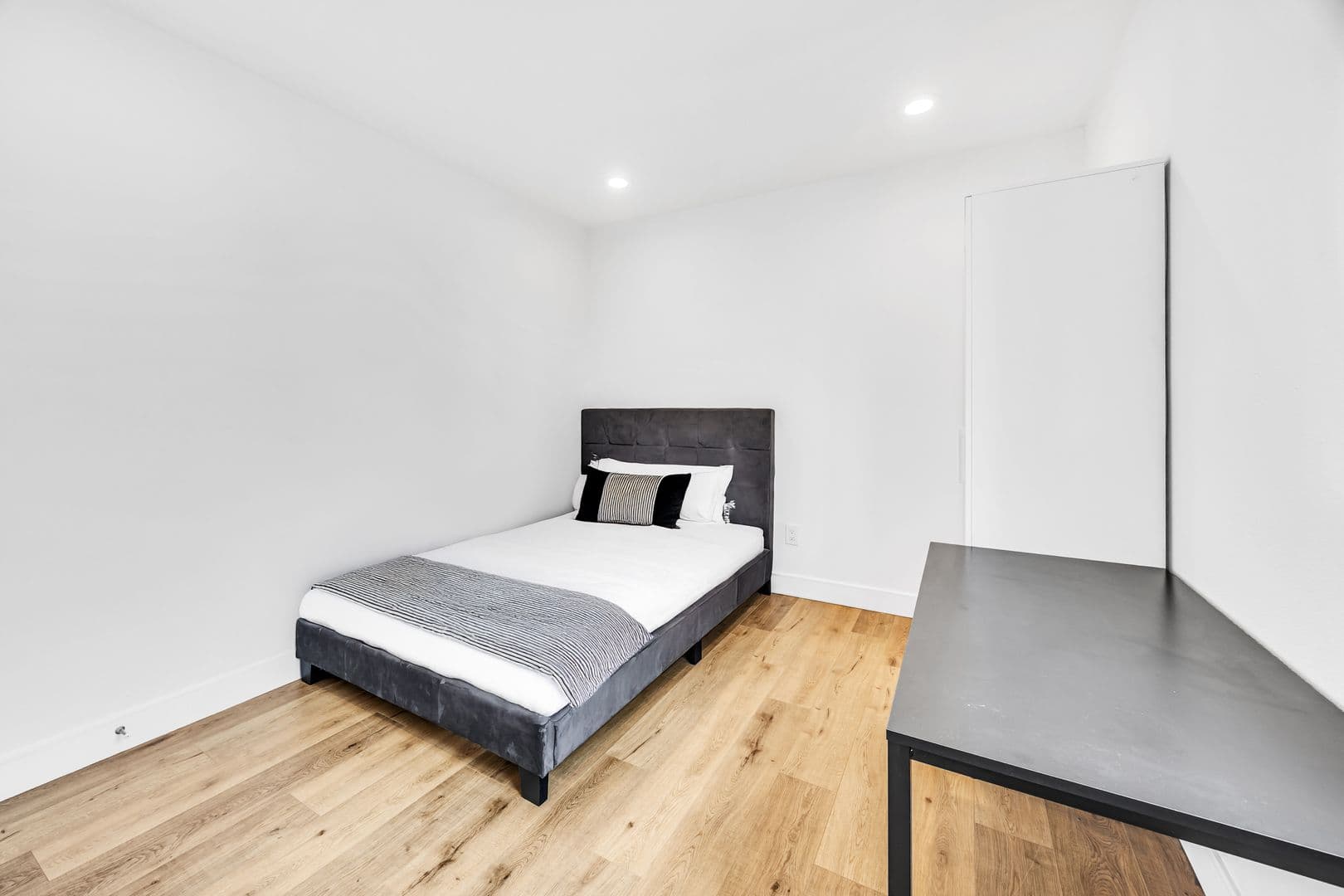 Los Angeles Apartment: 1543 W. 37th Pl
