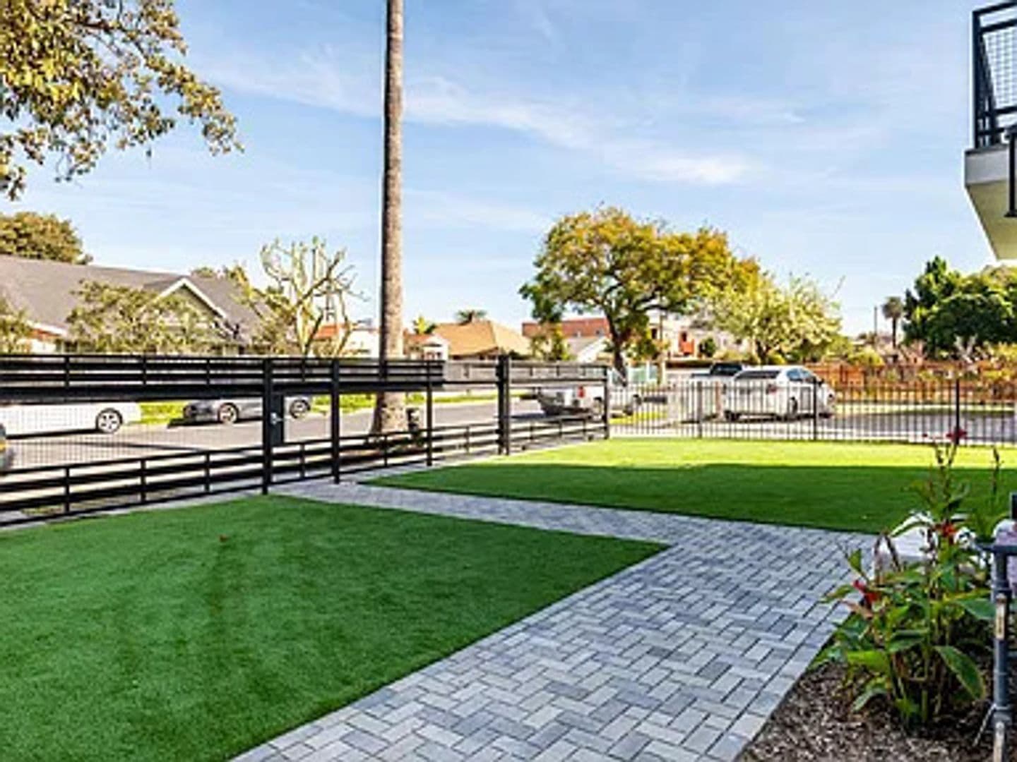 Los Angeles Apartment: 1458 W 37th Pl
