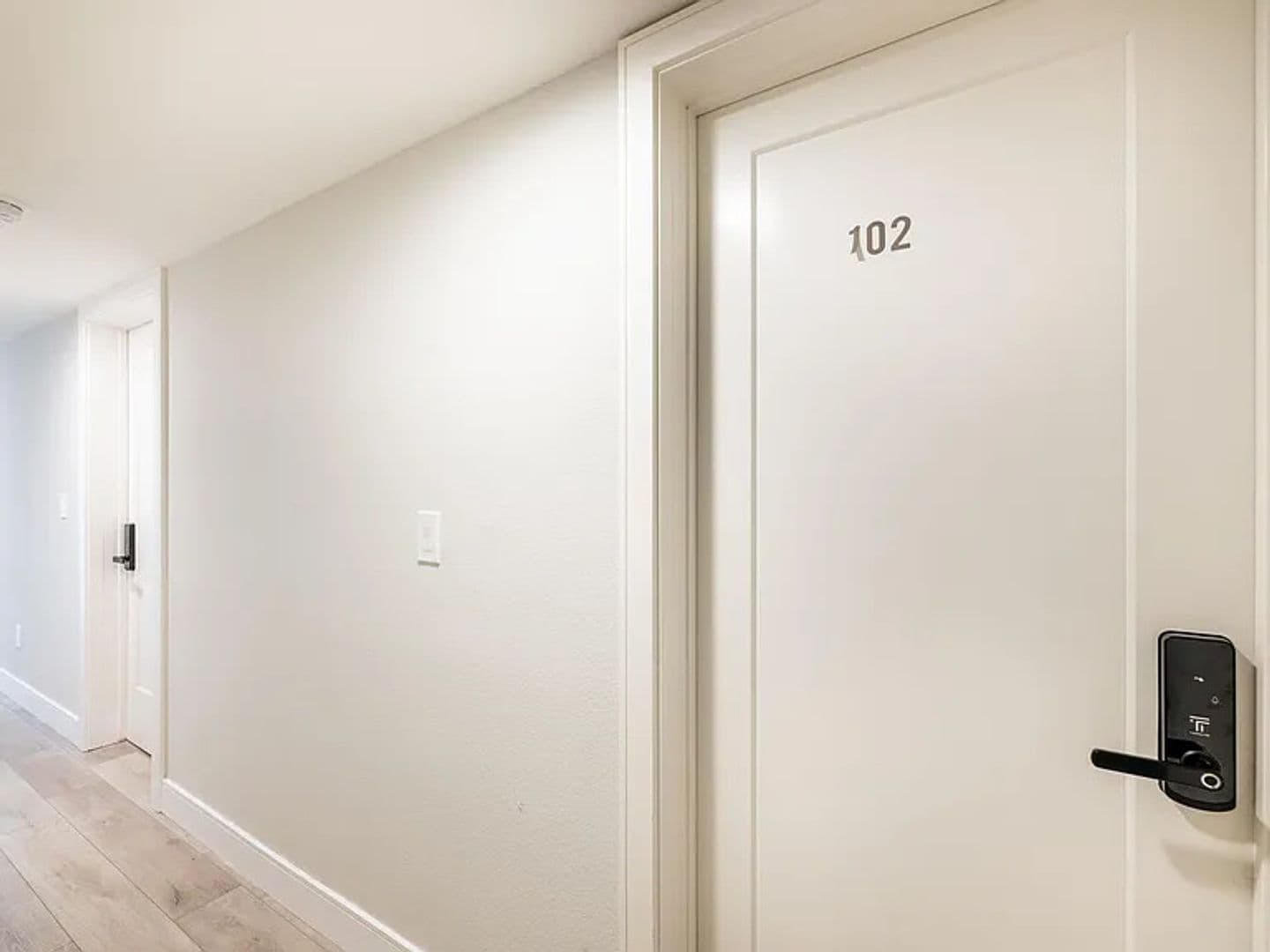 Los Angeles Apartment: 1458 W 37th Pl