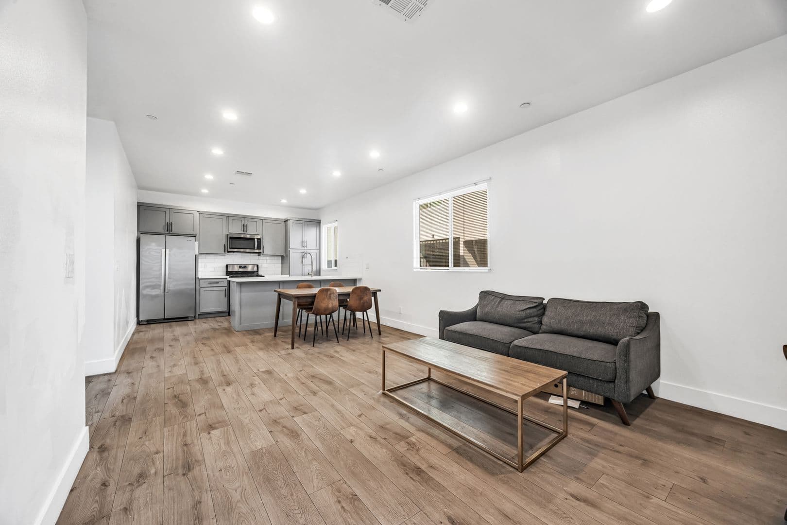 LOS ANGELES Apartment: 1235 w 37th pl