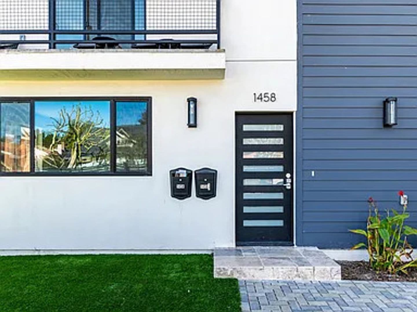 Los Angeles Apartment: 1458 W 37th Pl