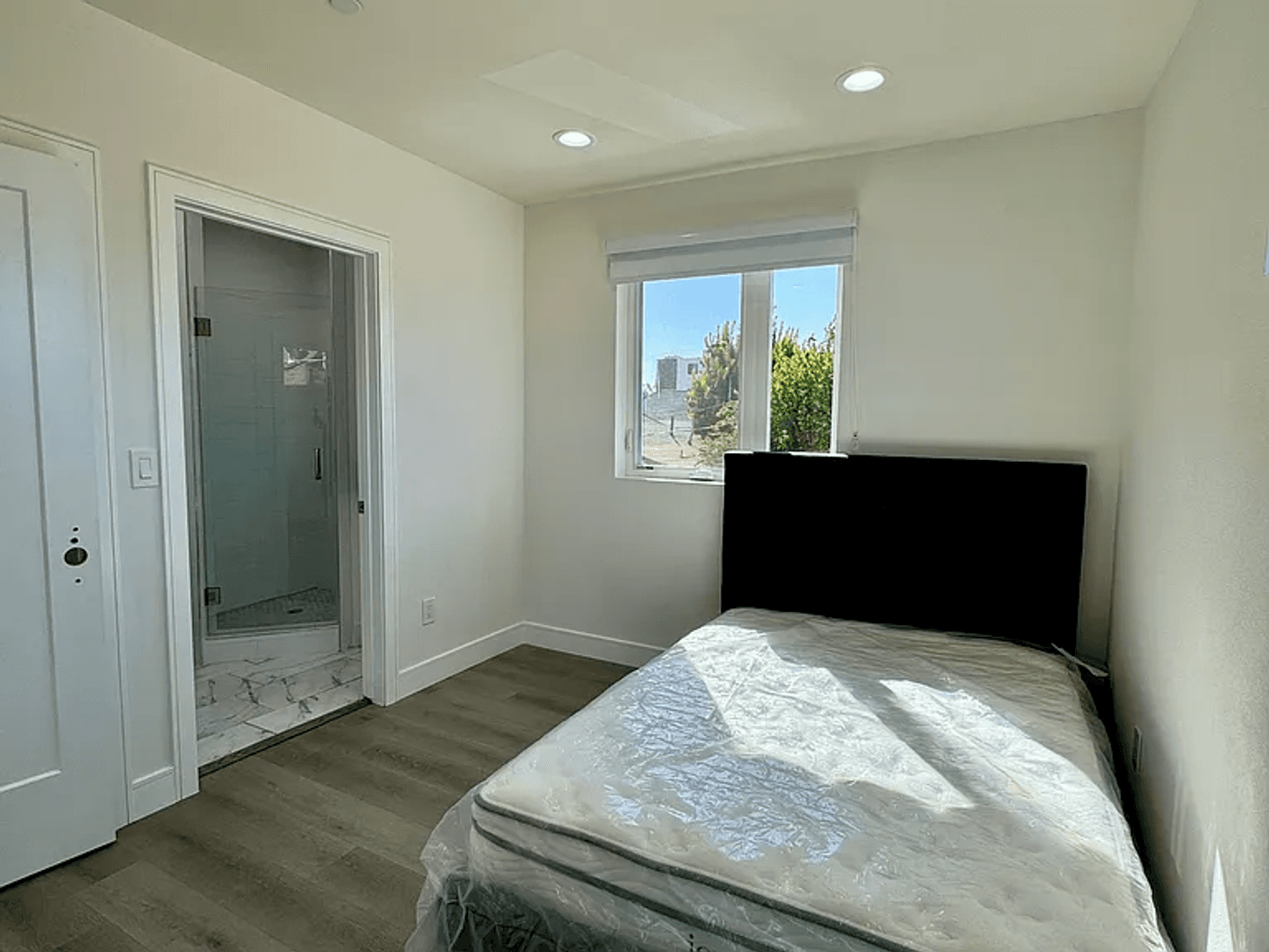 Los Angeles Apartment: 1269 W 36th St.