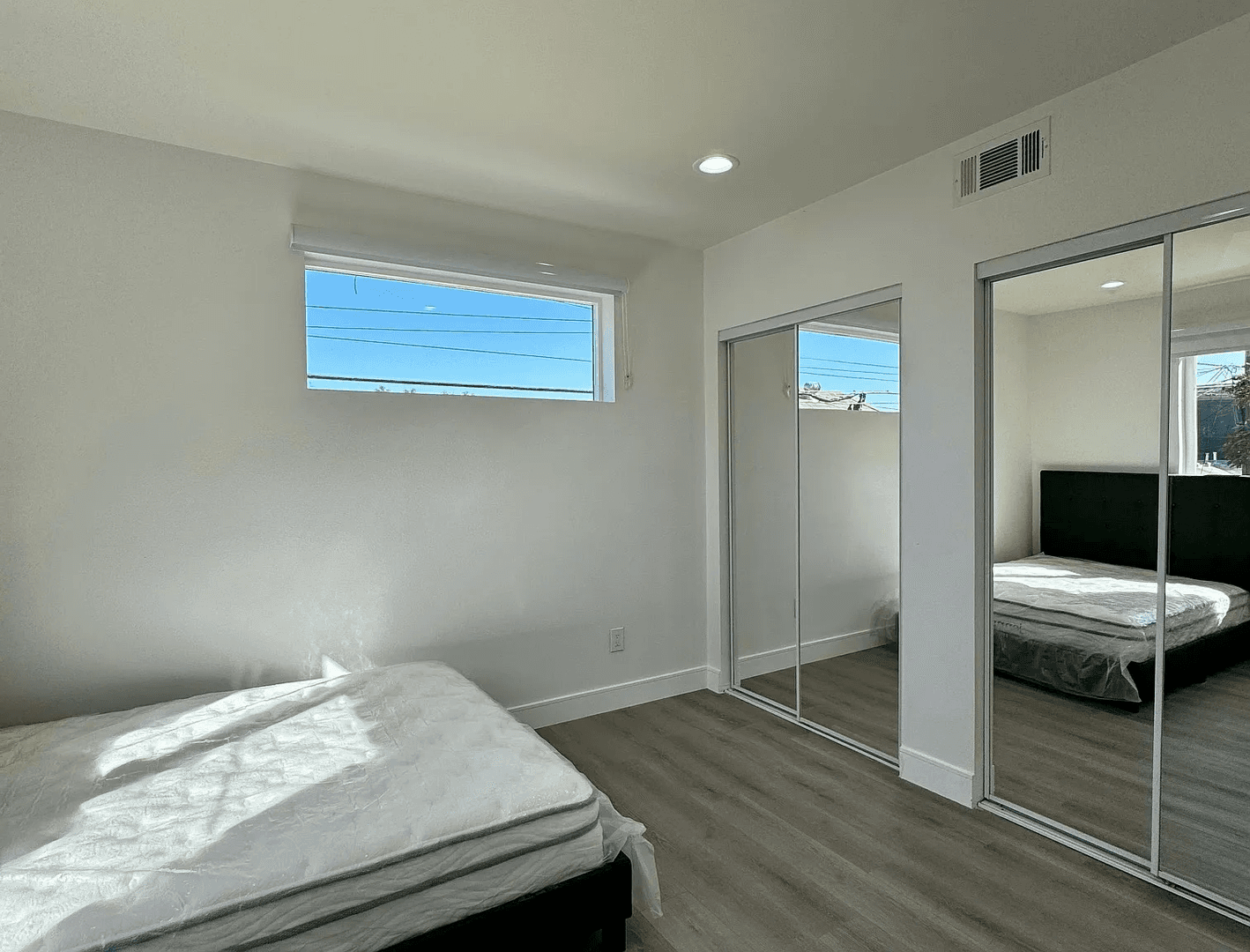Los Angeles Apartment: 1269 W 36th St.