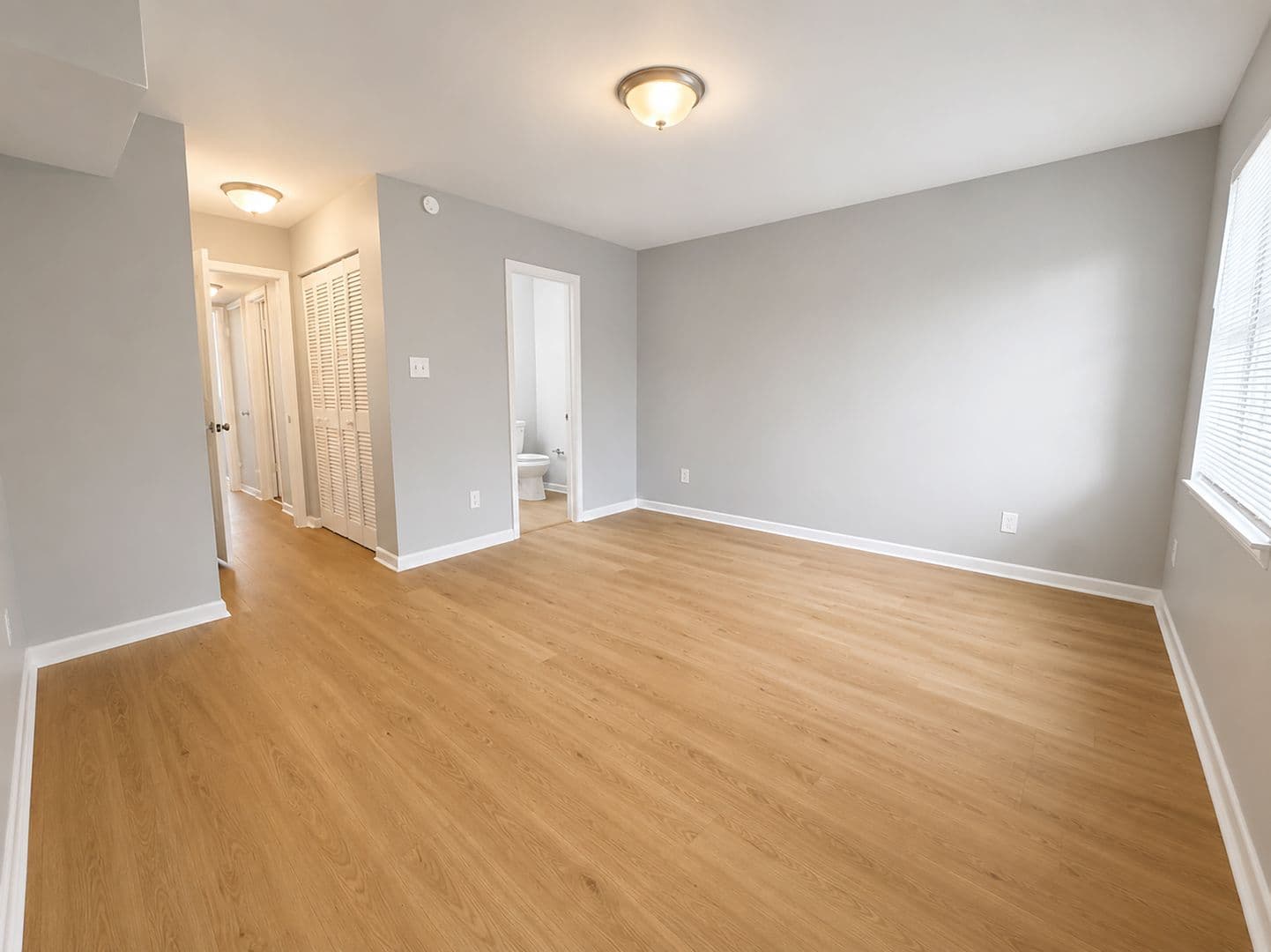 Fairfield Apartment: 412 Fairfax Drive