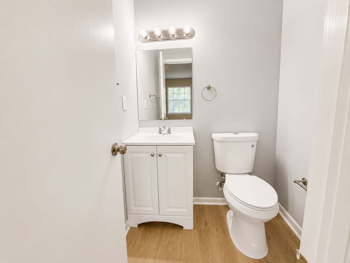 Fairfield Apartment: 412 Fairfax Drive