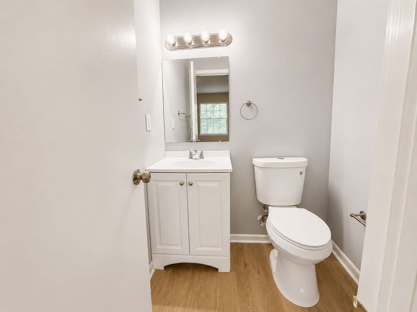 Fairfield Apartment: 412 Fairfax Drive
