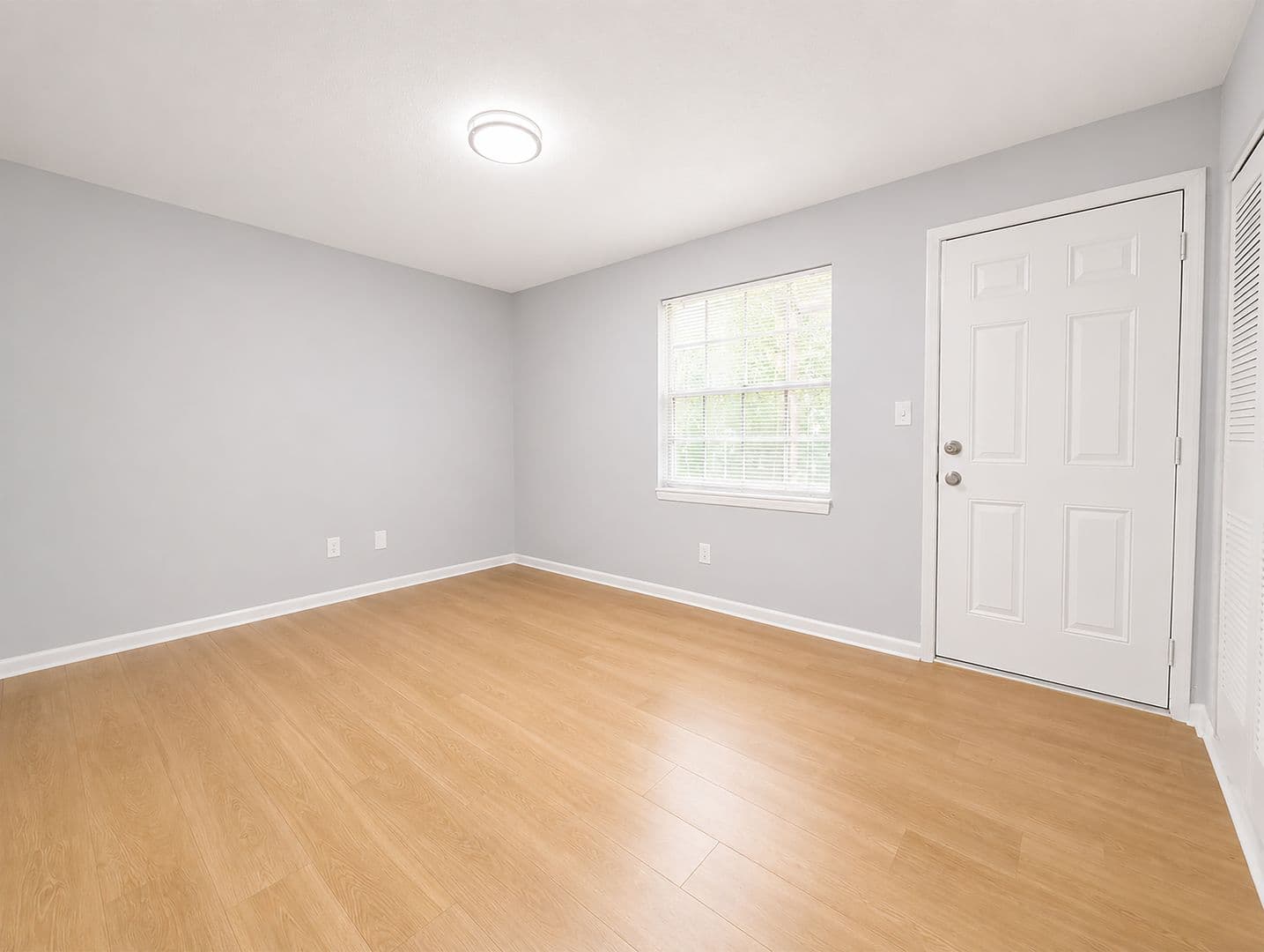 Fairfield Apartment: 412 Fairfax Drive