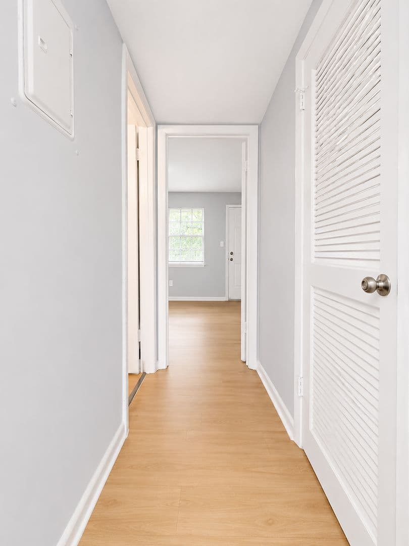 Fairfield Apartment: 412 Fairfax Drive