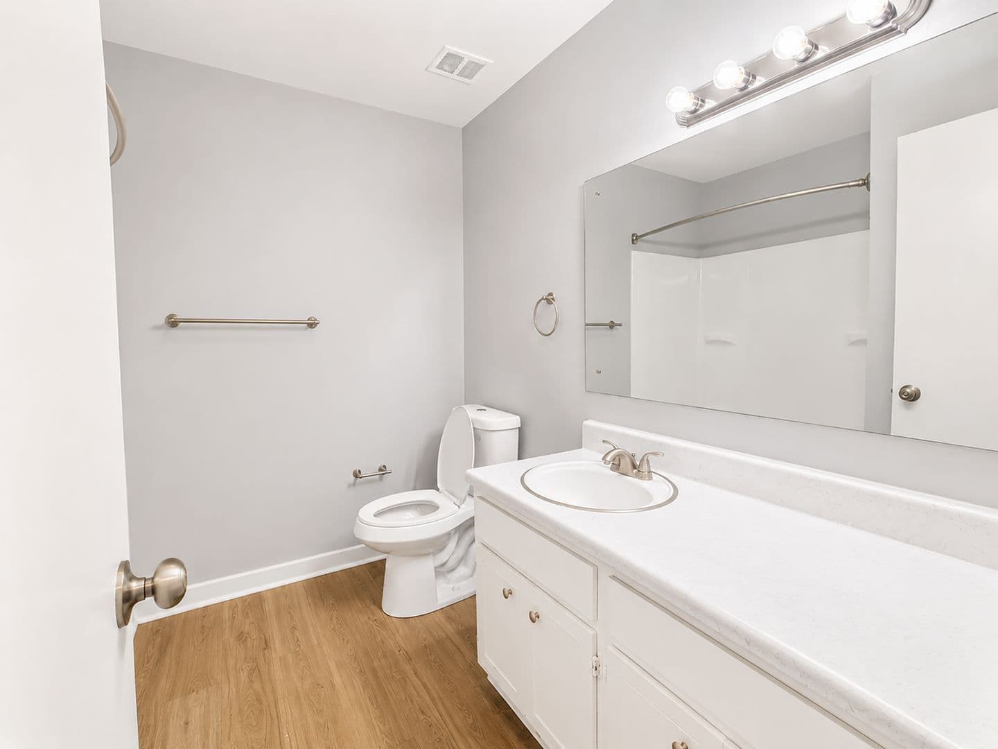 Fairfield Apartment: 412 Fairfax Drive