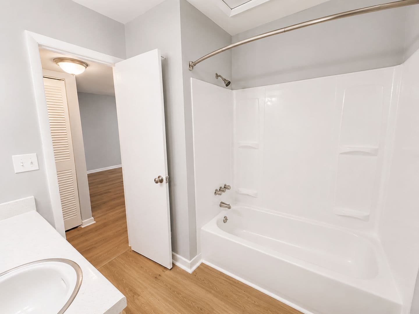 Fairfield Apartment: 412 Fairfax Drive