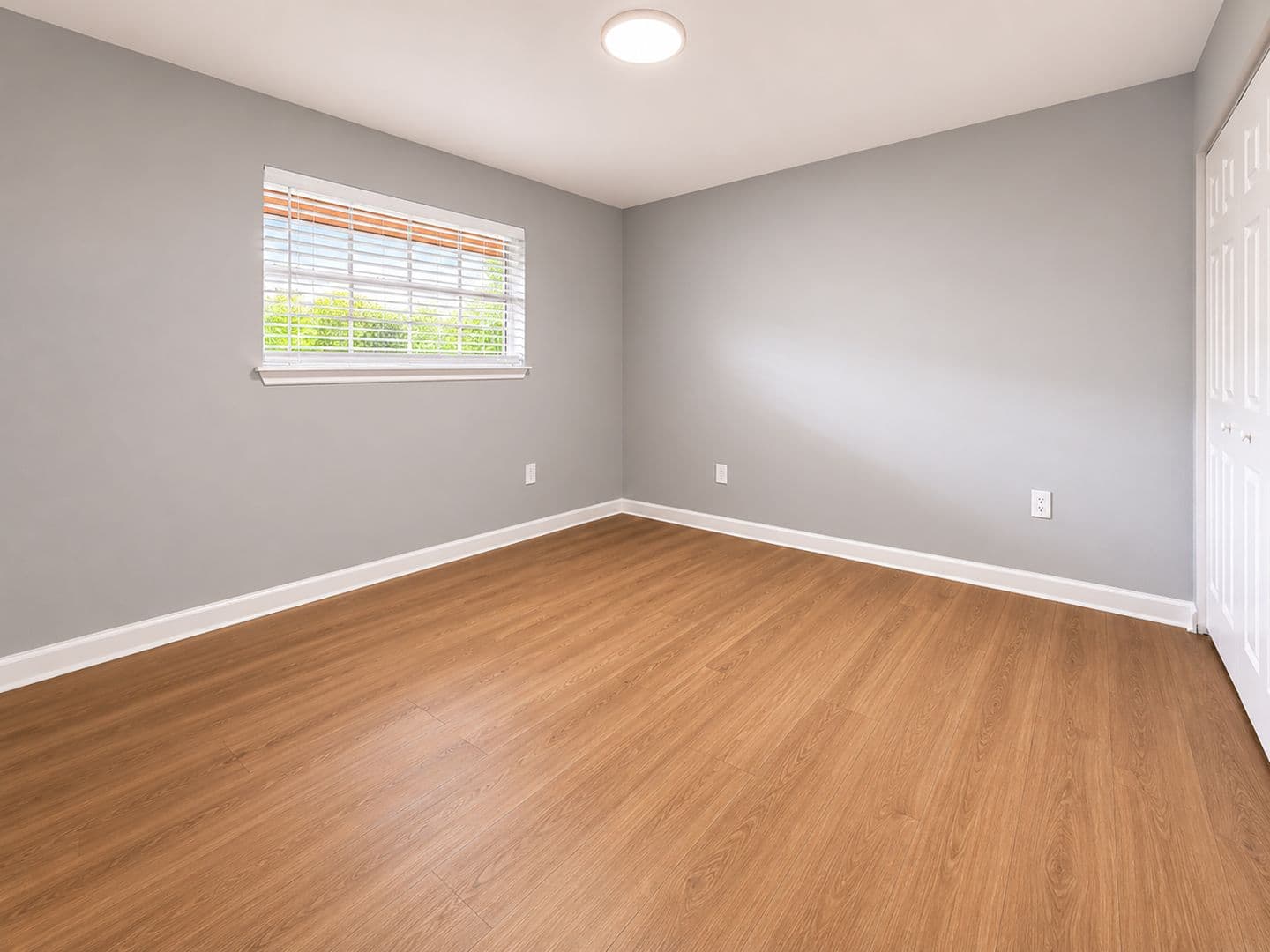 Fairfield Apartment: 412 Fairfax Drive