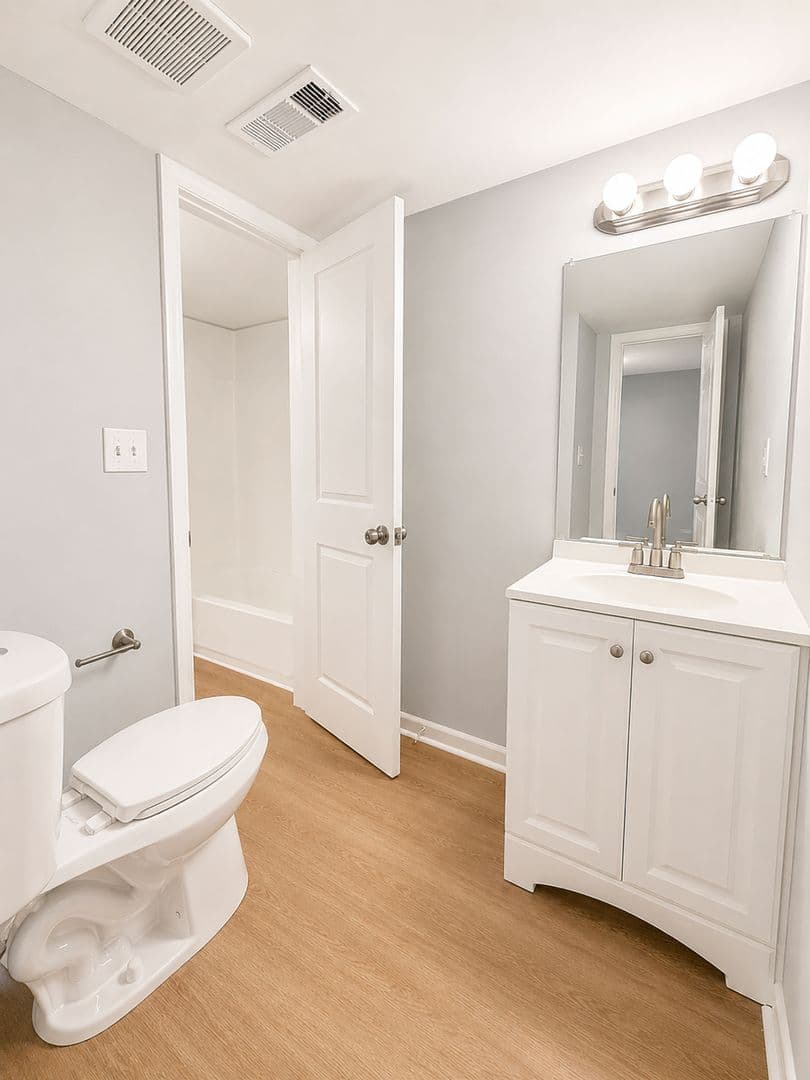 Fairfield Apartment: 412 Fairfax Drive