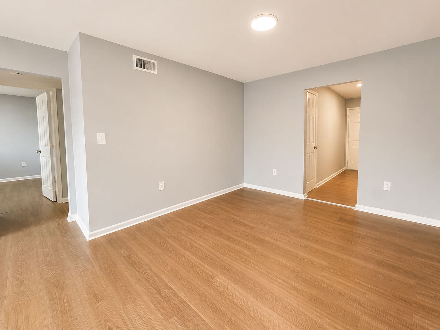 Fairfield Apartment: 412 Fairfax Drive