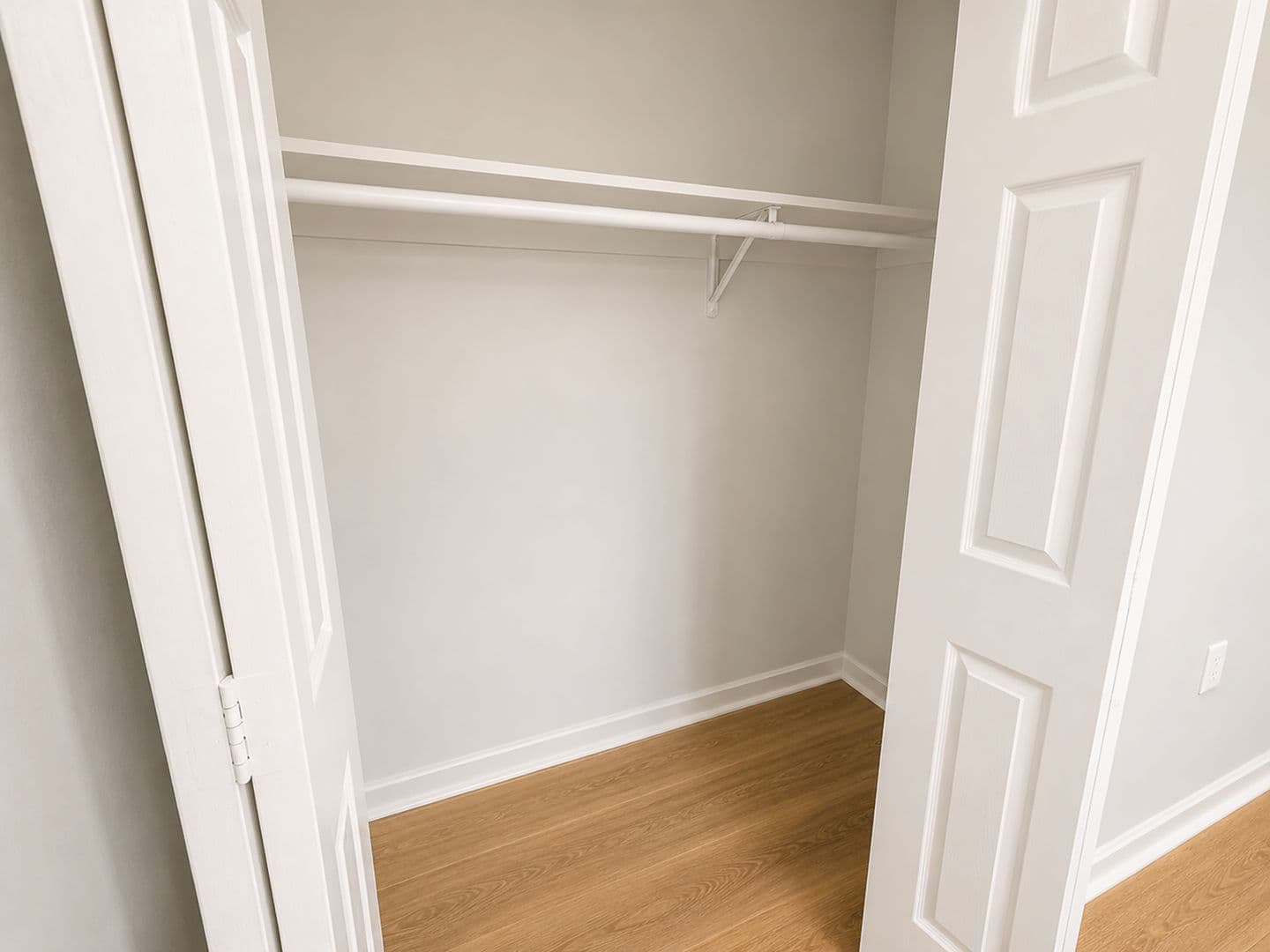 Fairfield Apartment: 412 Fairfax Drive