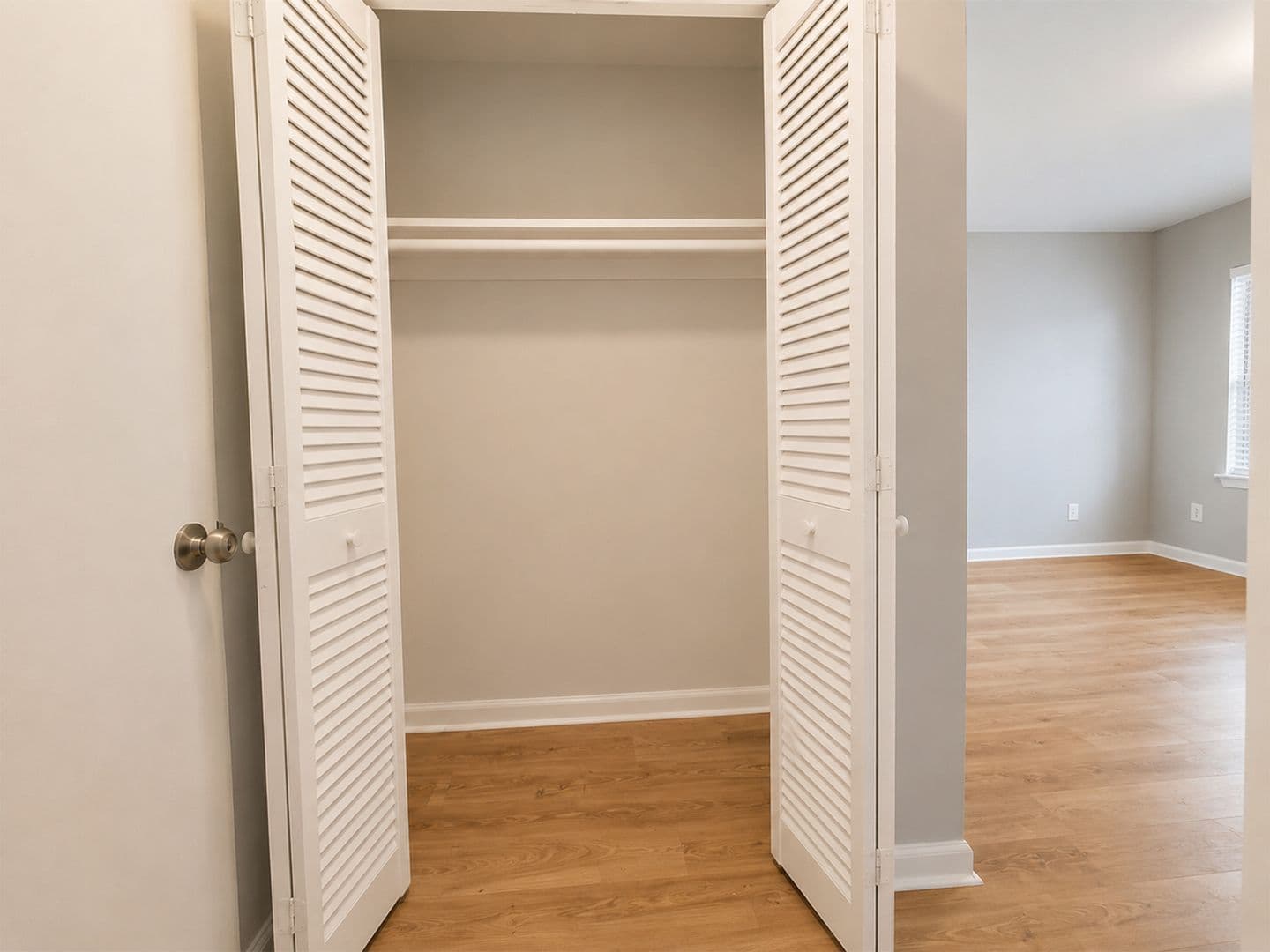Fairfield Apartment: 412 Fairfax Drive