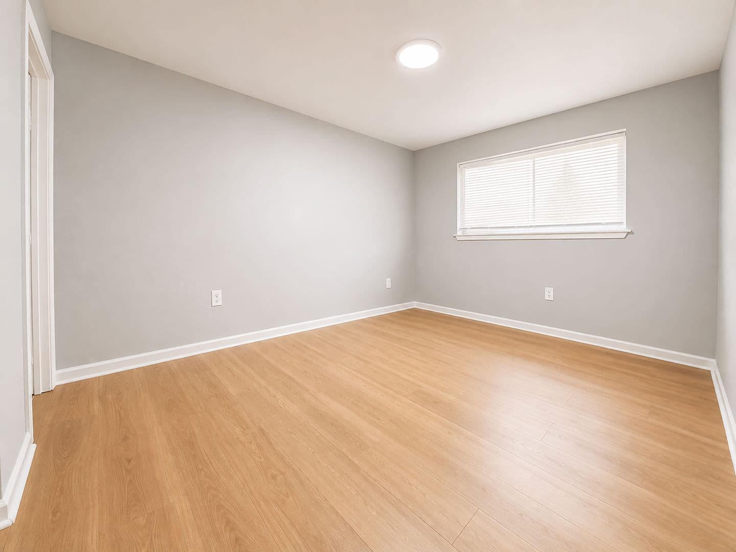Fairfield Apartment: 412 Fairfax Drive