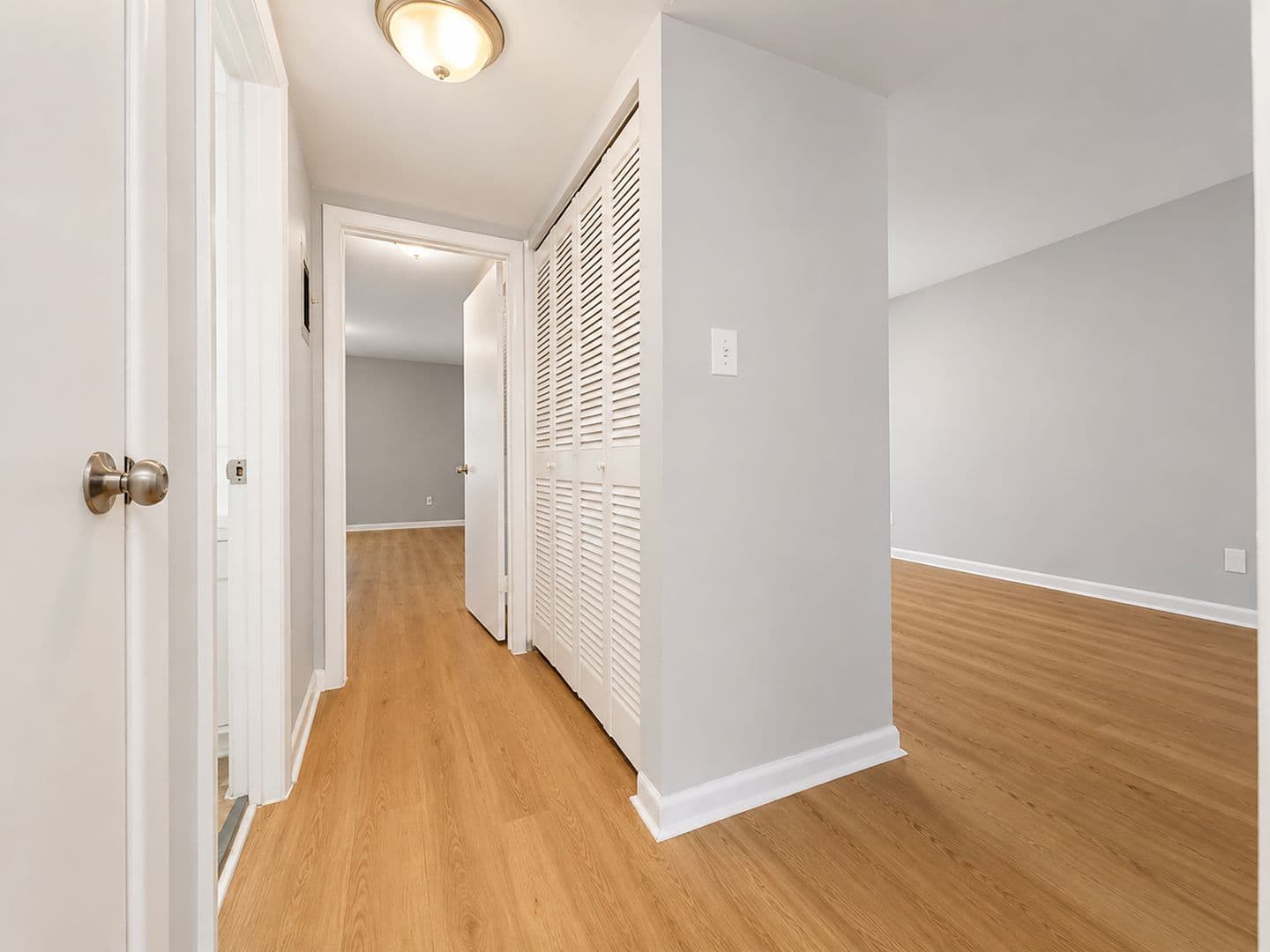Fairfield Apartment: 412 Fairfax Drive