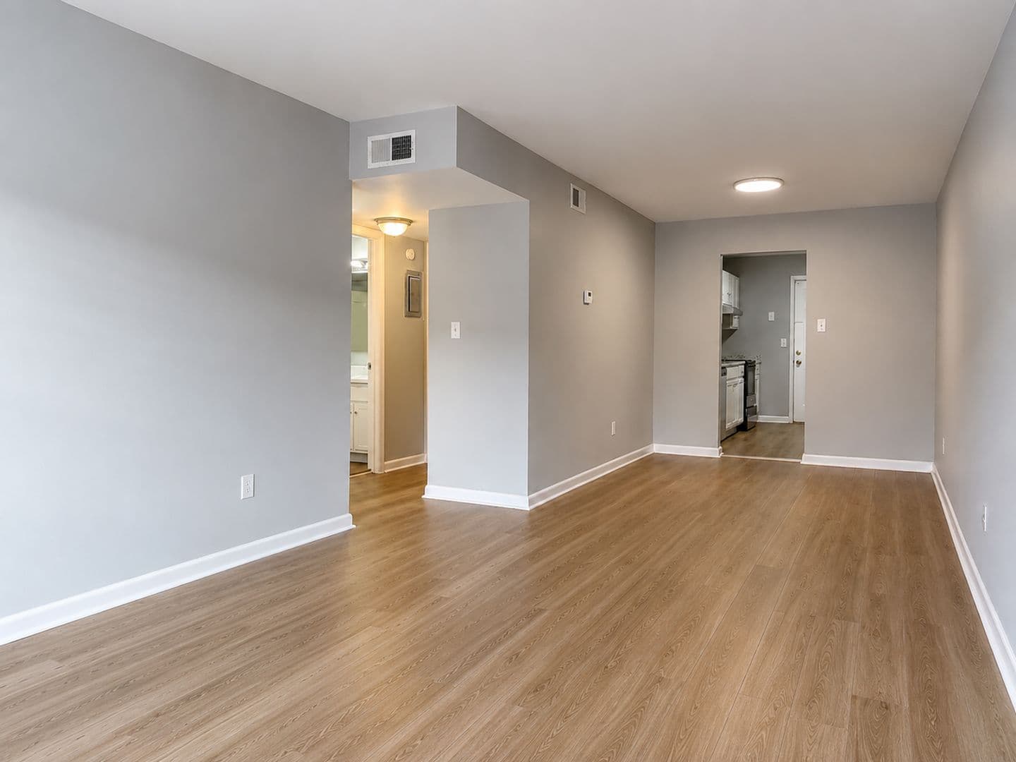 Fairfield Apartment: 412 Fairfax Drive