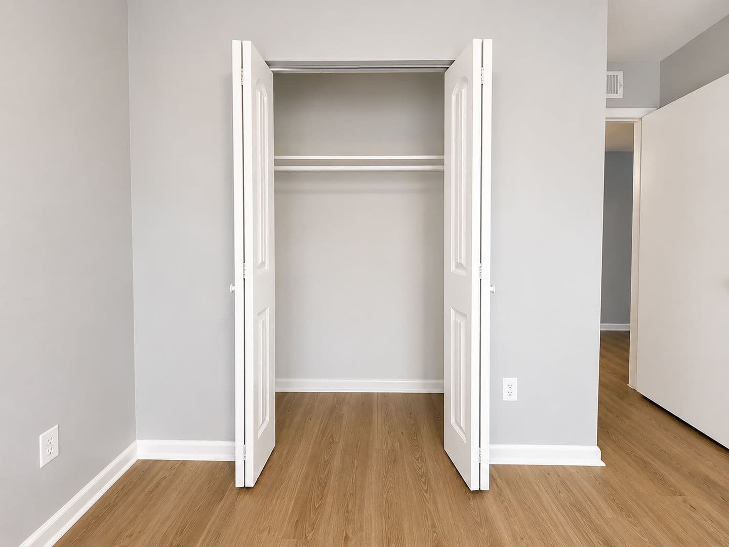 Fairfield Apartment: 412 Fairfax Drive
