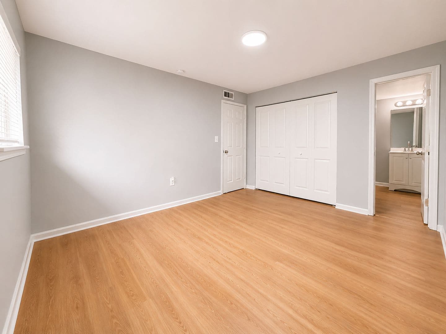 Fairfield Apartment: 412 Fairfax Drive