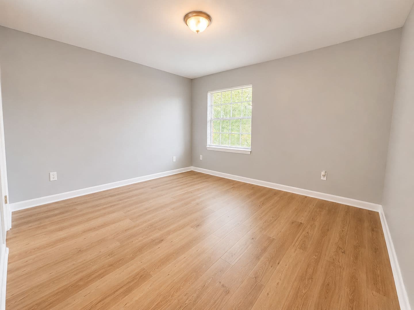 Fairfield Apartment: 412 Fairfax Drive