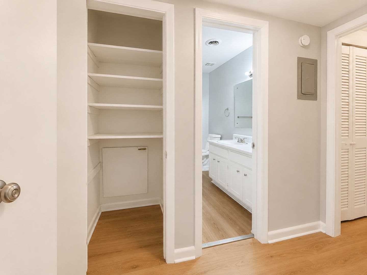 Fairfield Apartment: 412 Fairfax Drive
