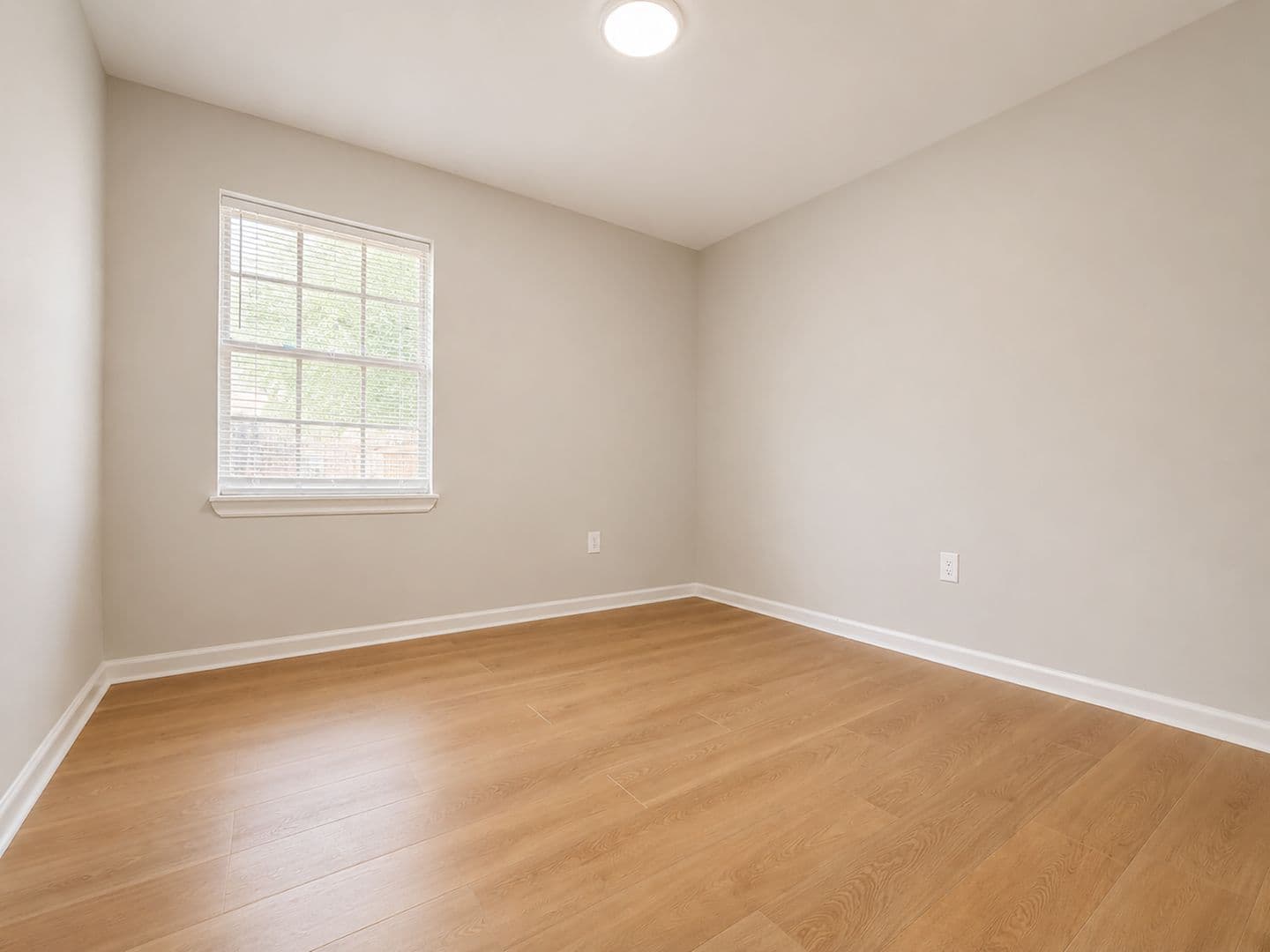Fairfield Apartment: 412 Fairfax Drive