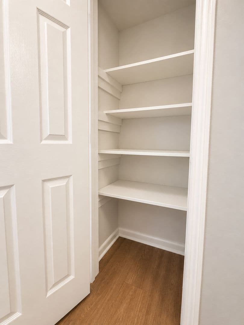 Fairfield Apartment: 412 Fairfax Drive