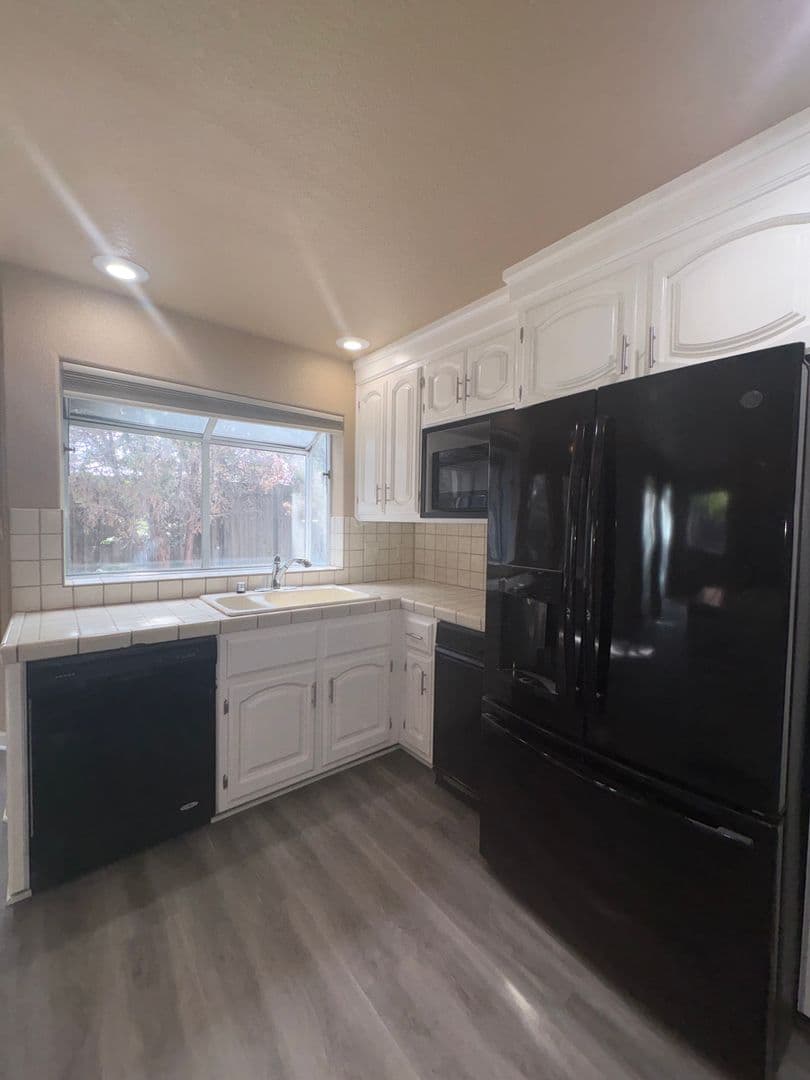 Fairfield House: 3426 Glen Ellen Dr