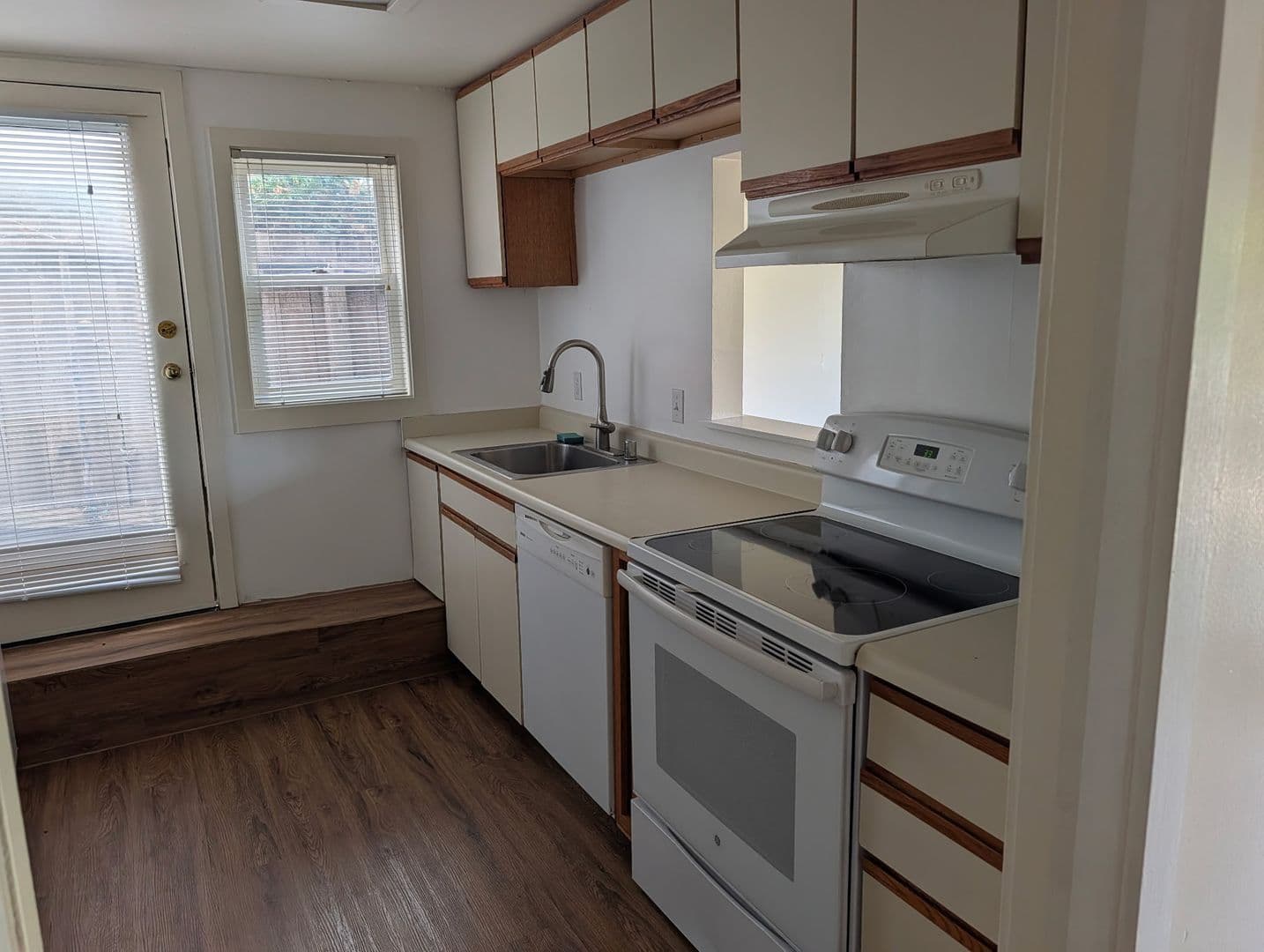 Vallejo Apartment: 214 Kentucky Street