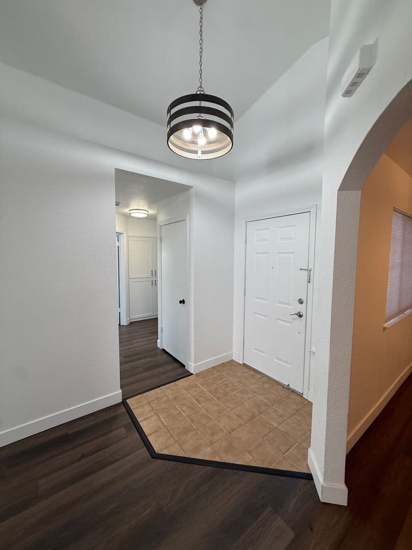 Dixon House: 1030 Windmill Dr