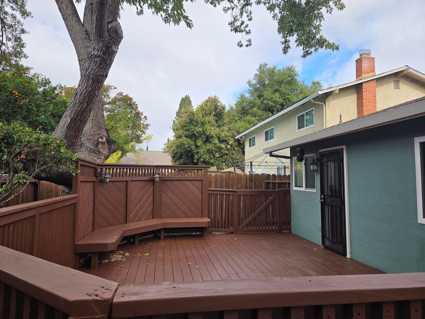 Fairfield House: 2827 Owens St