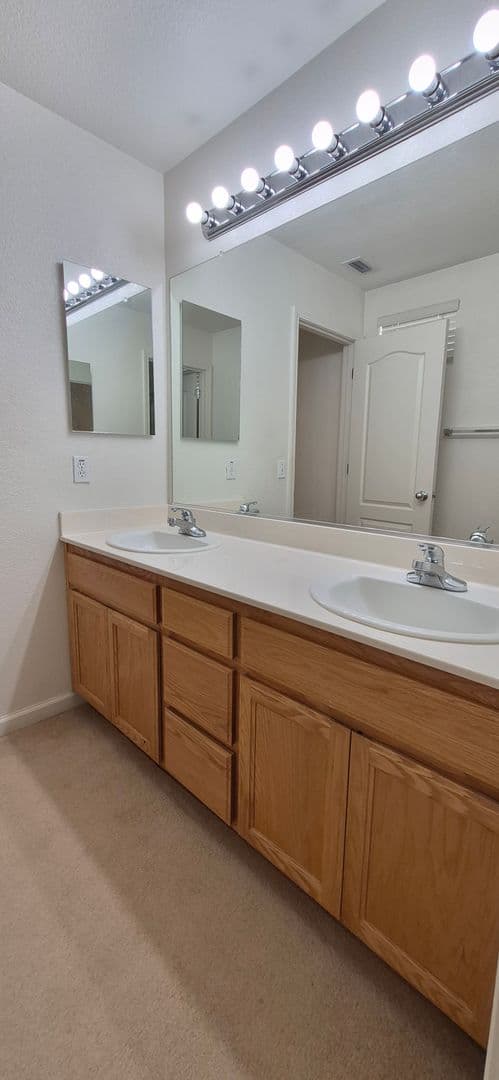 Dixon House: 2080 Mariposa Drive