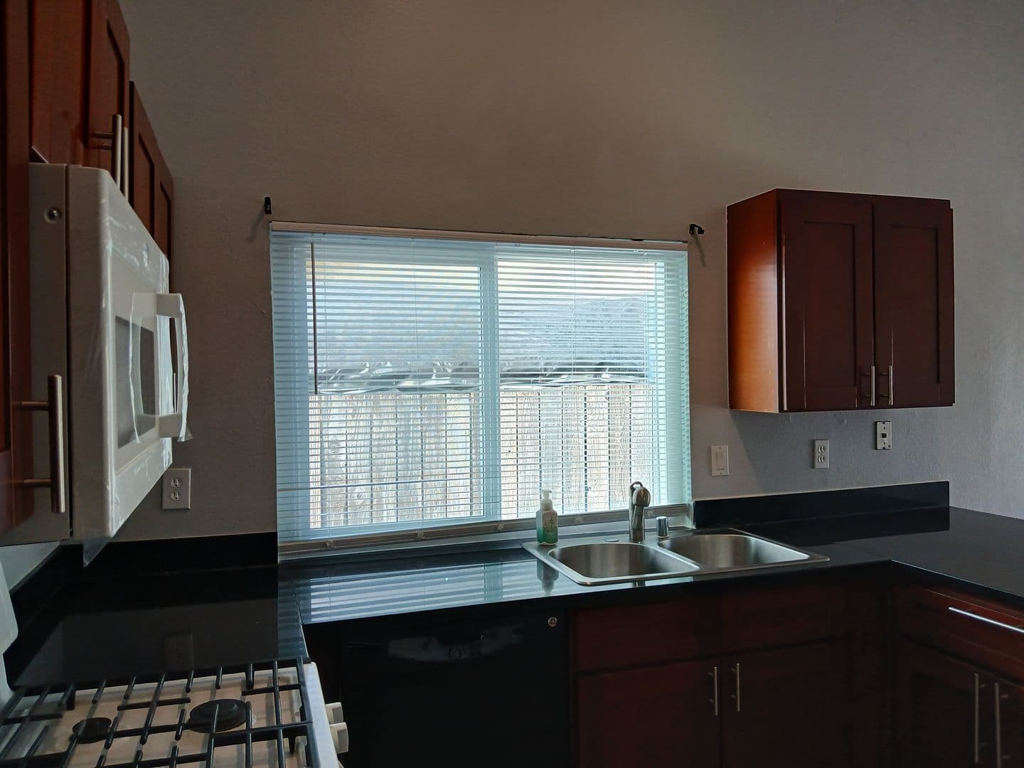Vallejo House: 400 Mokelumne Drive