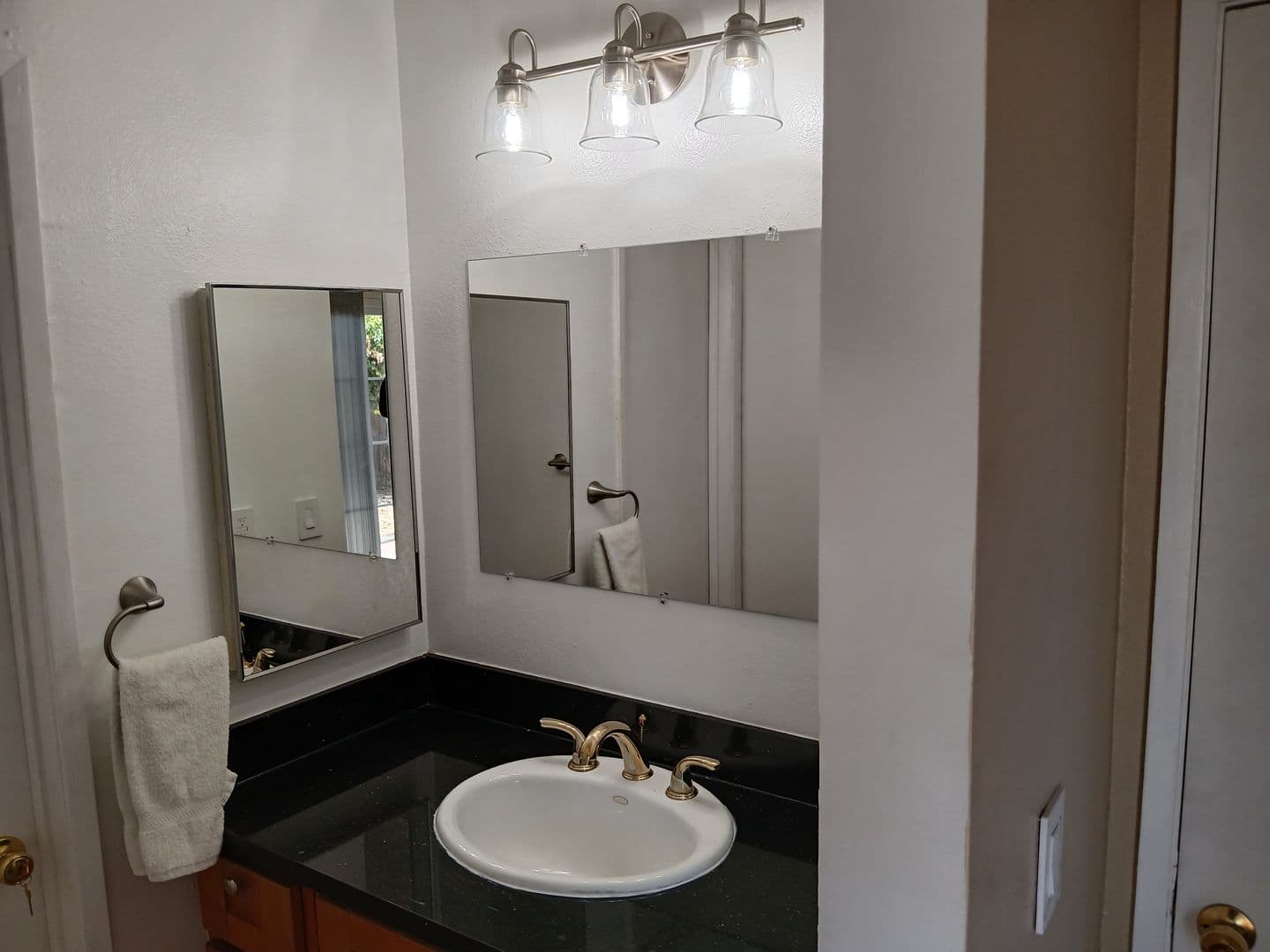 Vallejo House: 400 Mokelumne Drive