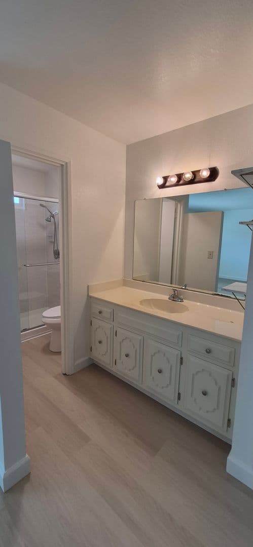 Fairfield House: 5023 Oakbrook Cir
