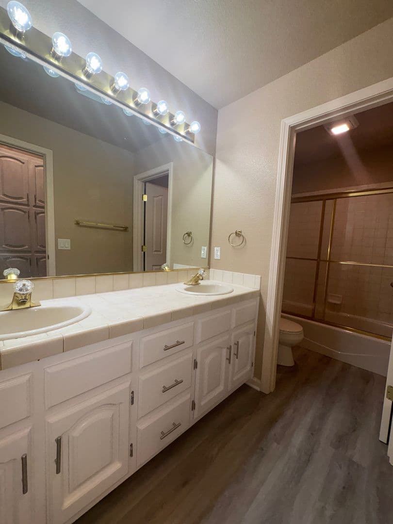 Fairfield House: 3426 Glen Ellen Dr