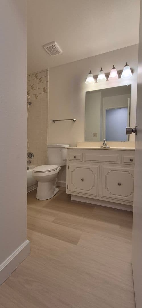 Fairfield House: 5023 Oakbrook Cir