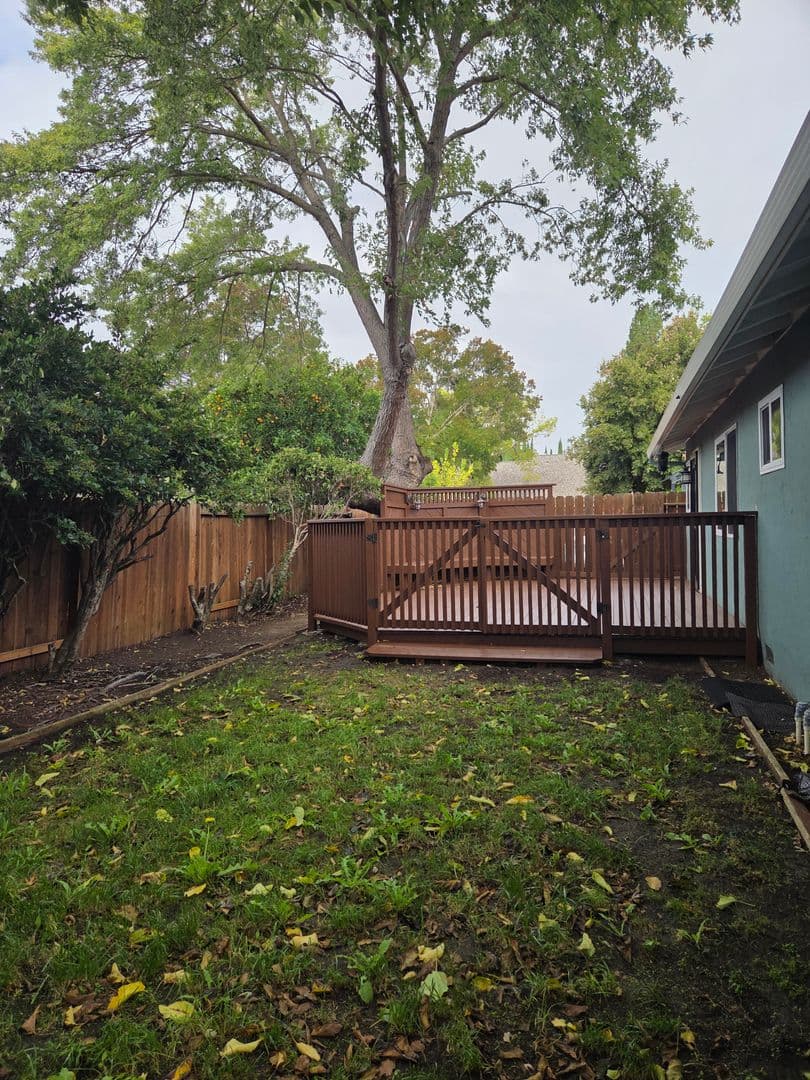 Fairfield House: 2827 Owens St