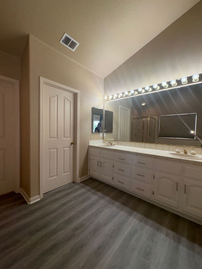 Fairfield House: 3426 Glen Ellen Dr