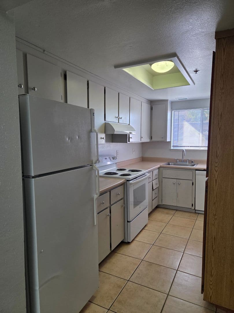 Fairfield House: 1941 Grande Cir. #1