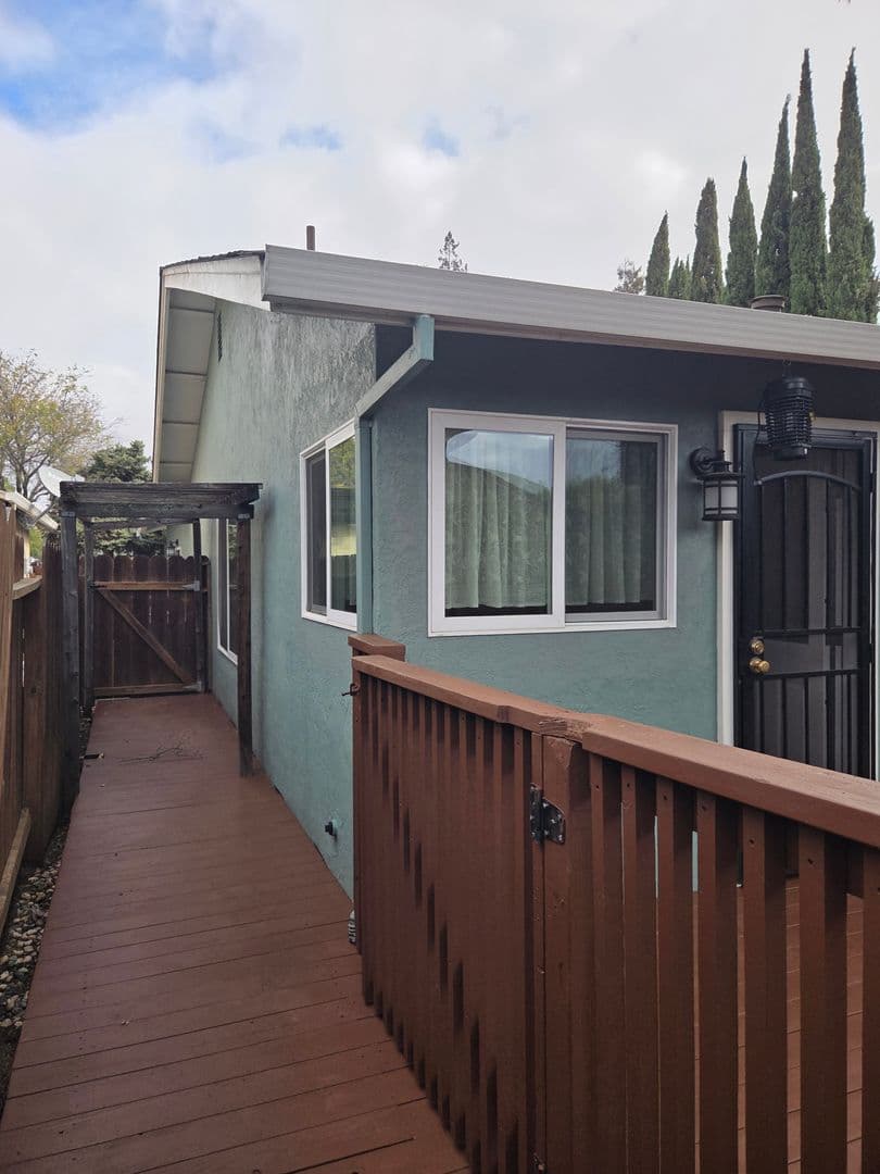 Fairfield House: 2827 Owens St