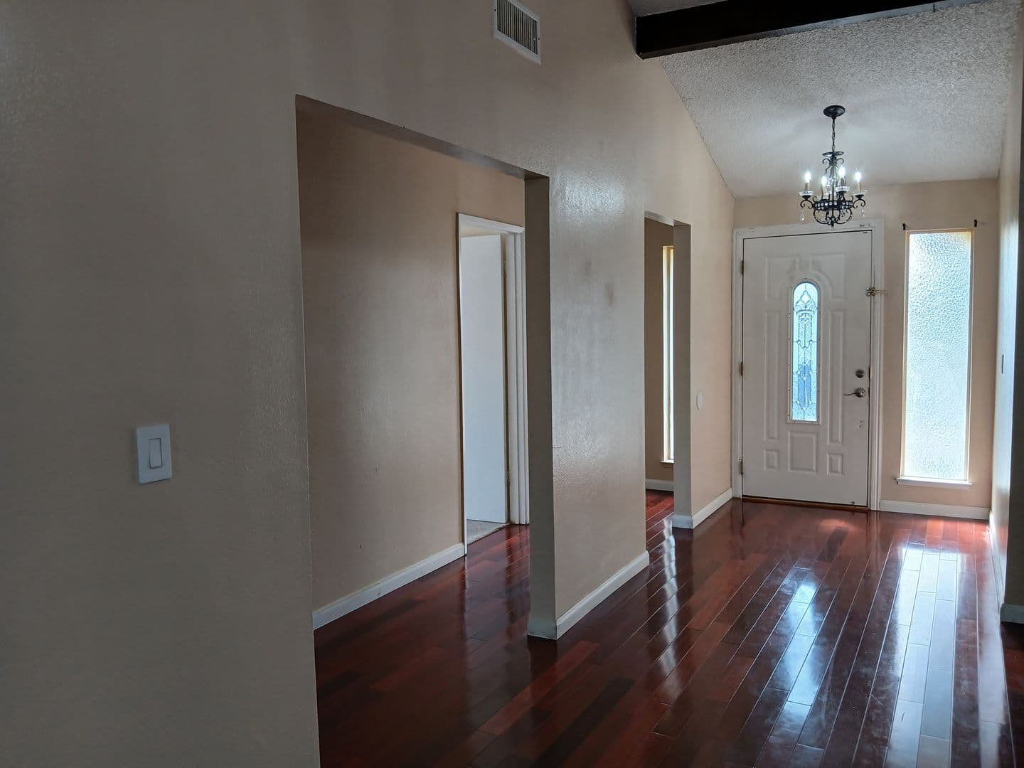 Vallejo House: 400 Mokelumne Drive