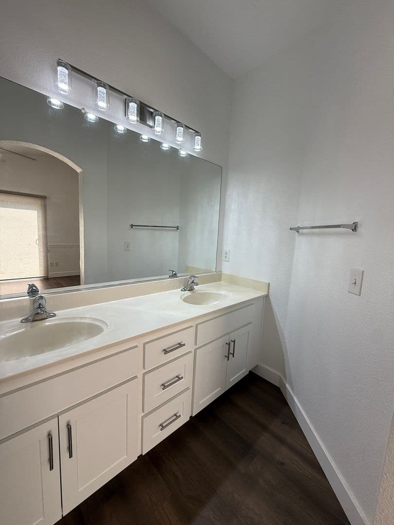 Dixon House: 1030 Windmill Dr